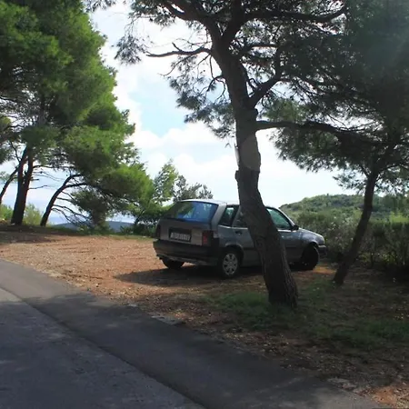 With A Parking Space Rukavac, Vis - 2469